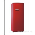 Retro frigorifero rosso della famiglia dell&#39;hotel